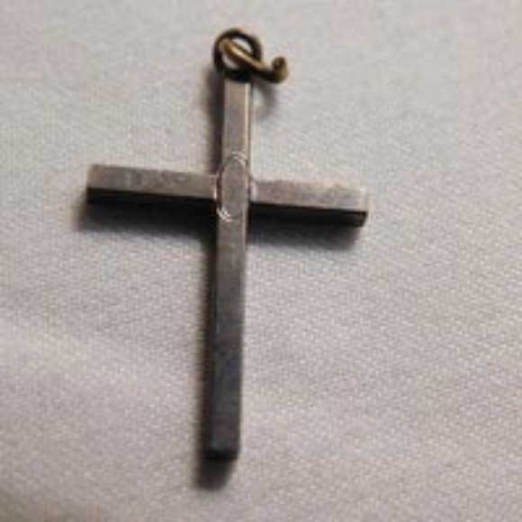Vintage Cross Crucifix Pendant - Picture 4 of 7